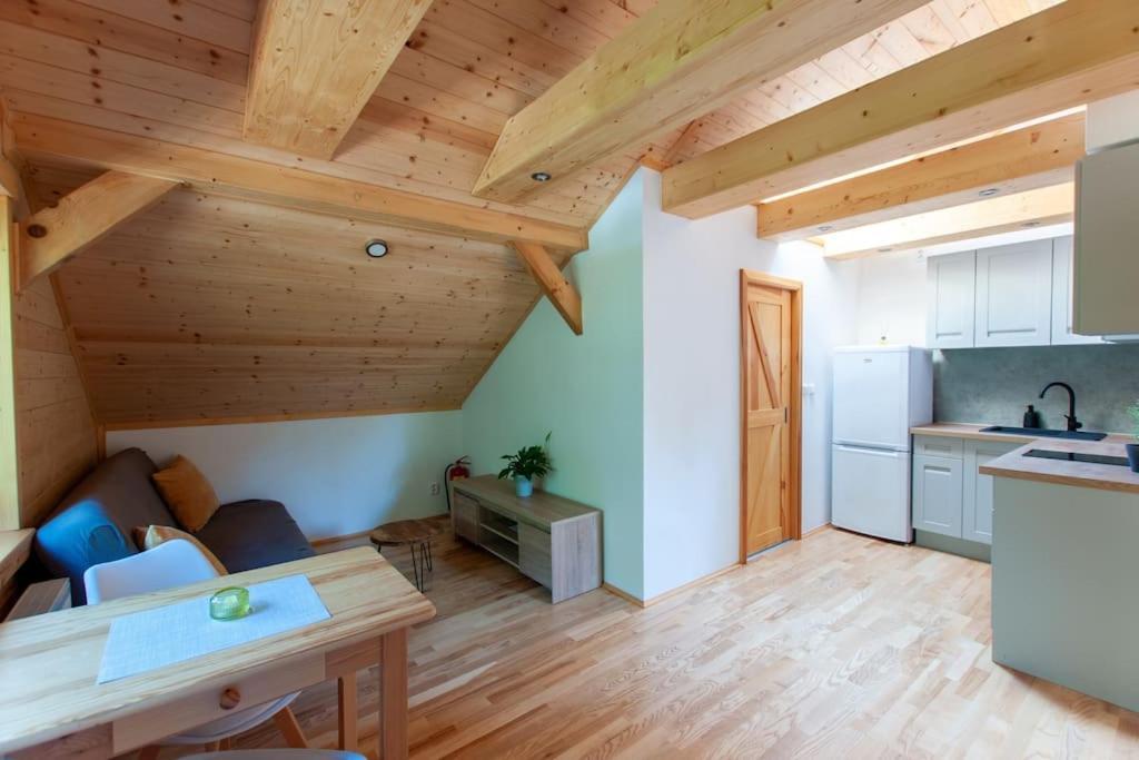 Ve Srubu S Balkonem Apartment